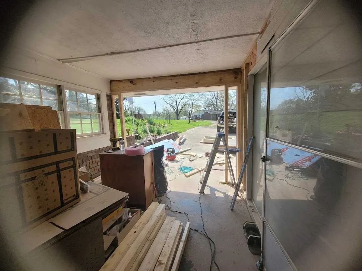 Air movers and dehumidifier for Water Mitigation Services in Naranja